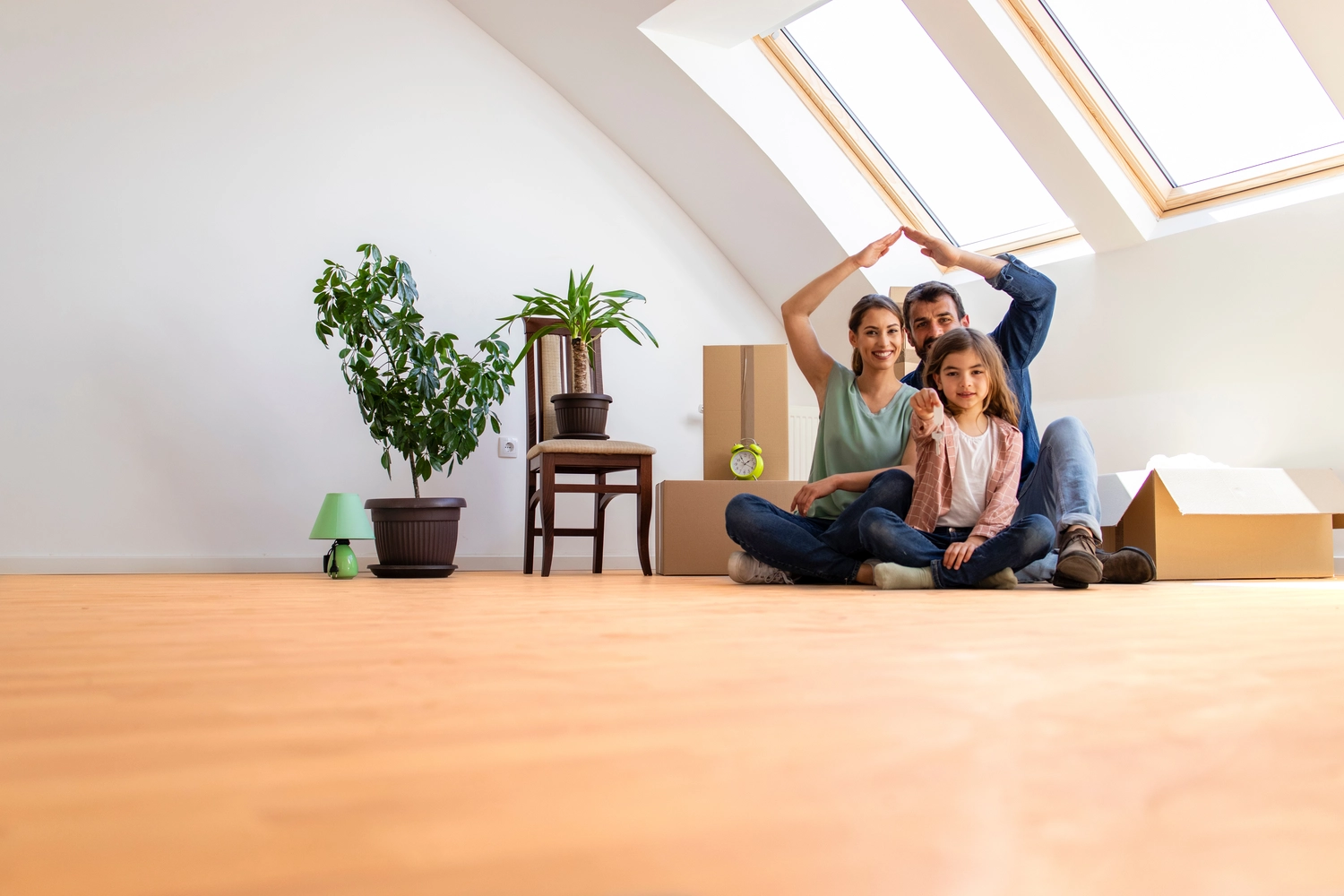 K | S Immobilien – glückliche Familie zieht in neue Wohnung ein